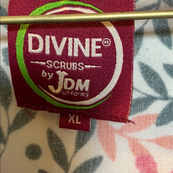 XL Scrub Top - Picture 3 of 3